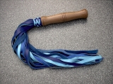 Flogger zweifarbig blau 24-schwaenzig 68 cm Laenge